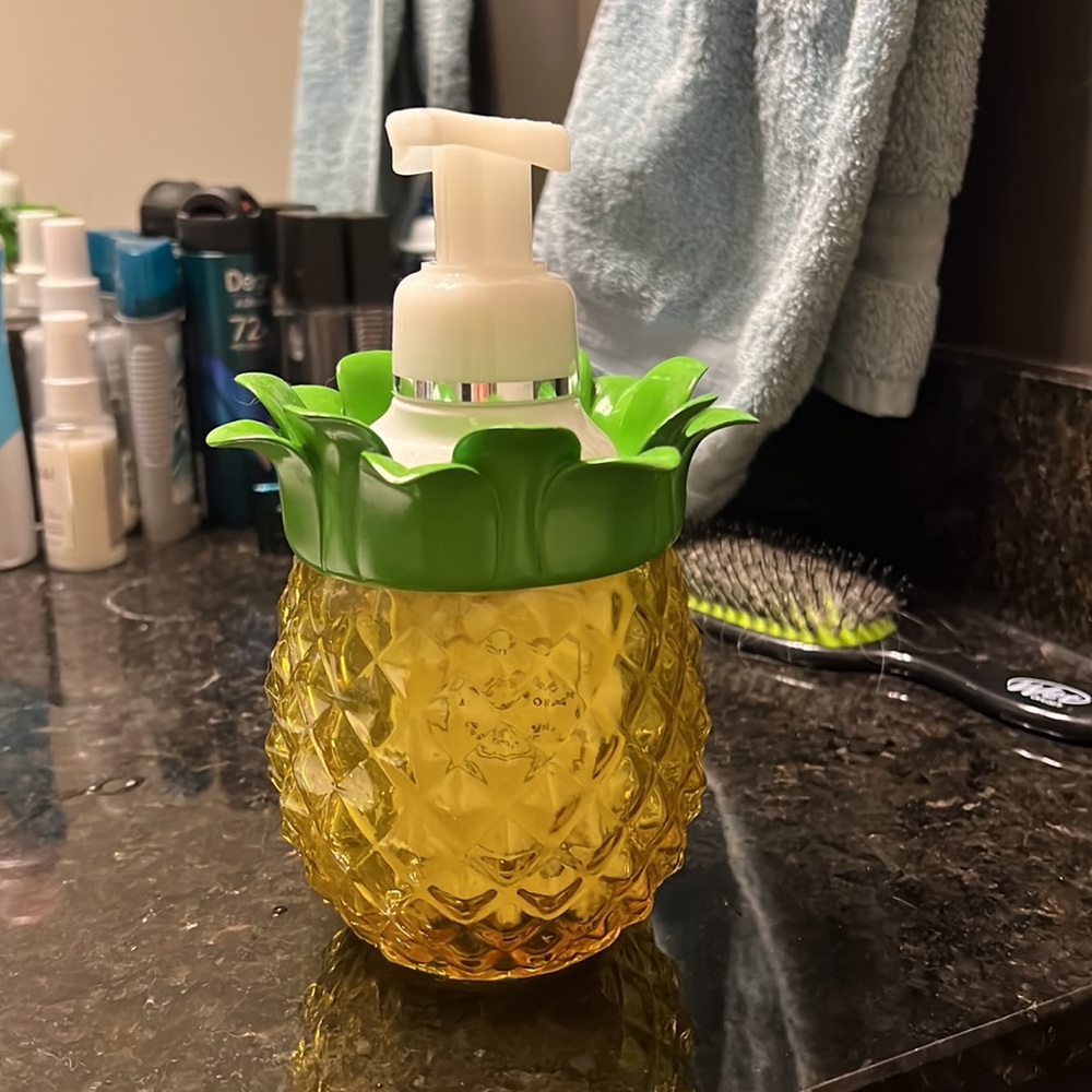 Pineapple soap holder